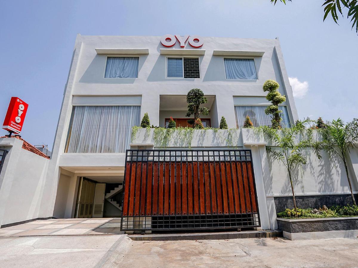 Oyo 747 Cipunegara Residence Surabaya Exterior photo